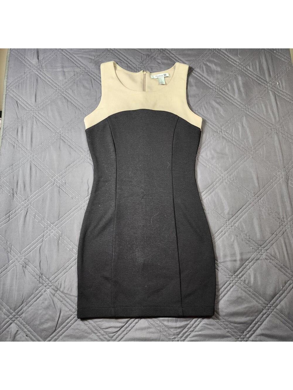 Forever 21 Bodycon Dress Black Tan Pencil  Round Neck Sleeveless Sheath Classic